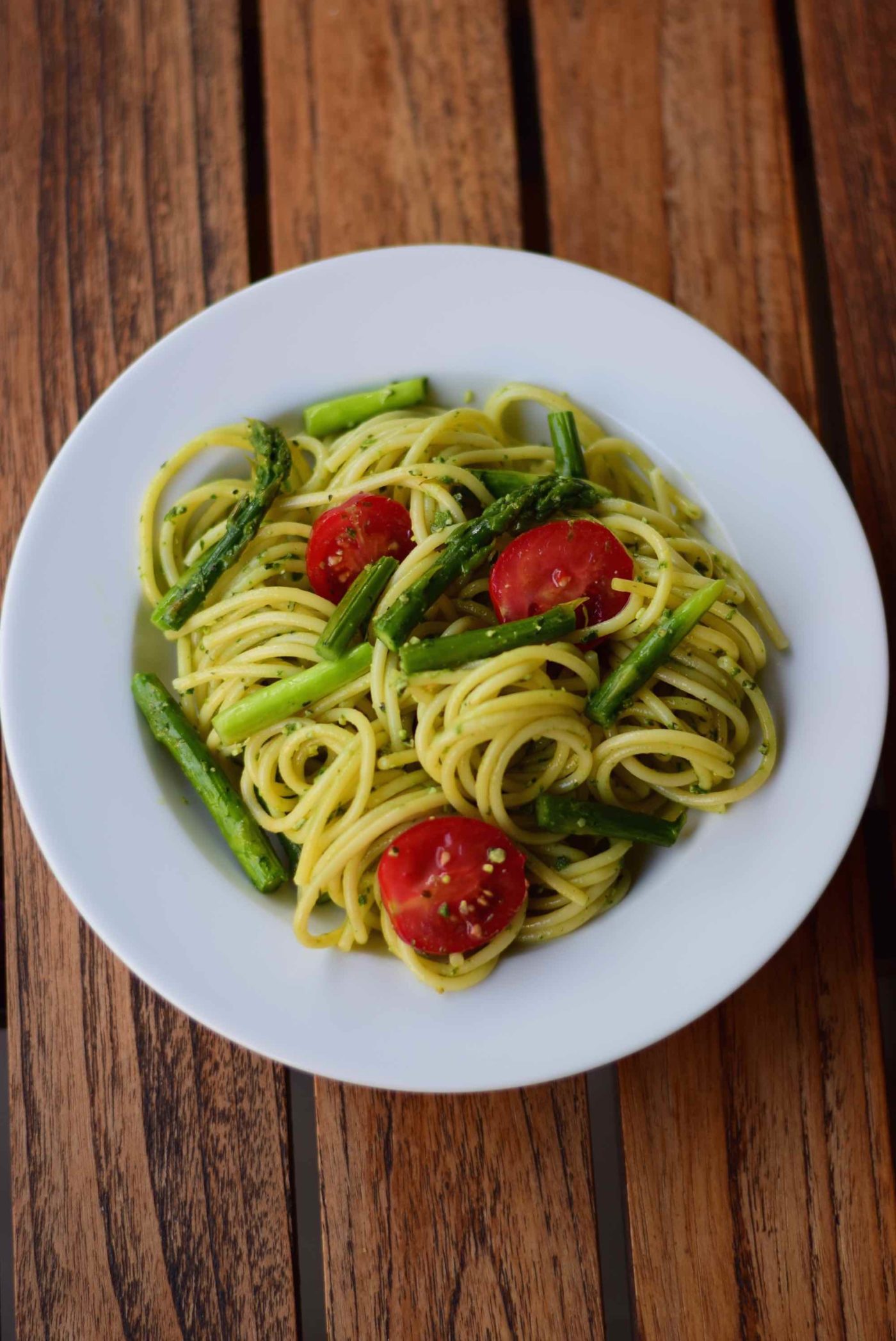Spaghetti mit Bärlauchpesto und grünem Spargel